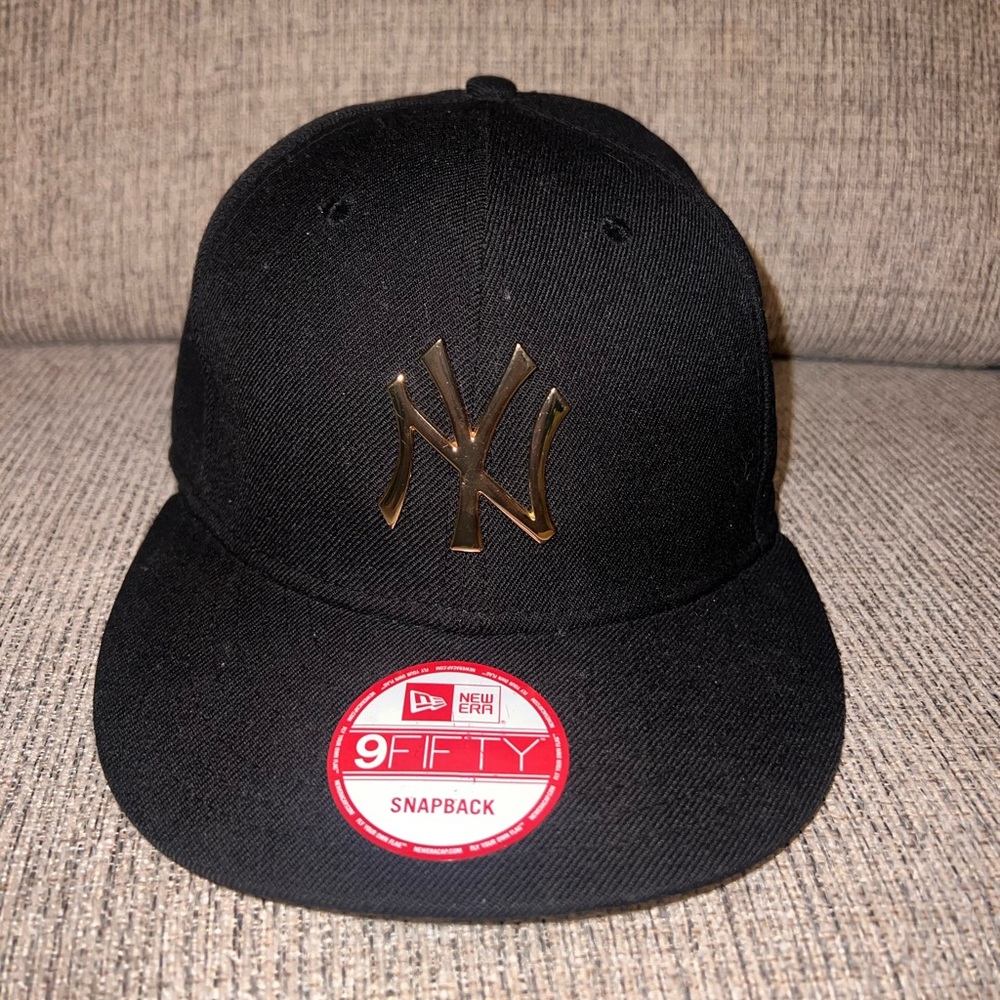 New Era Black 9FIFTY Snapback Interior with MLB Tape